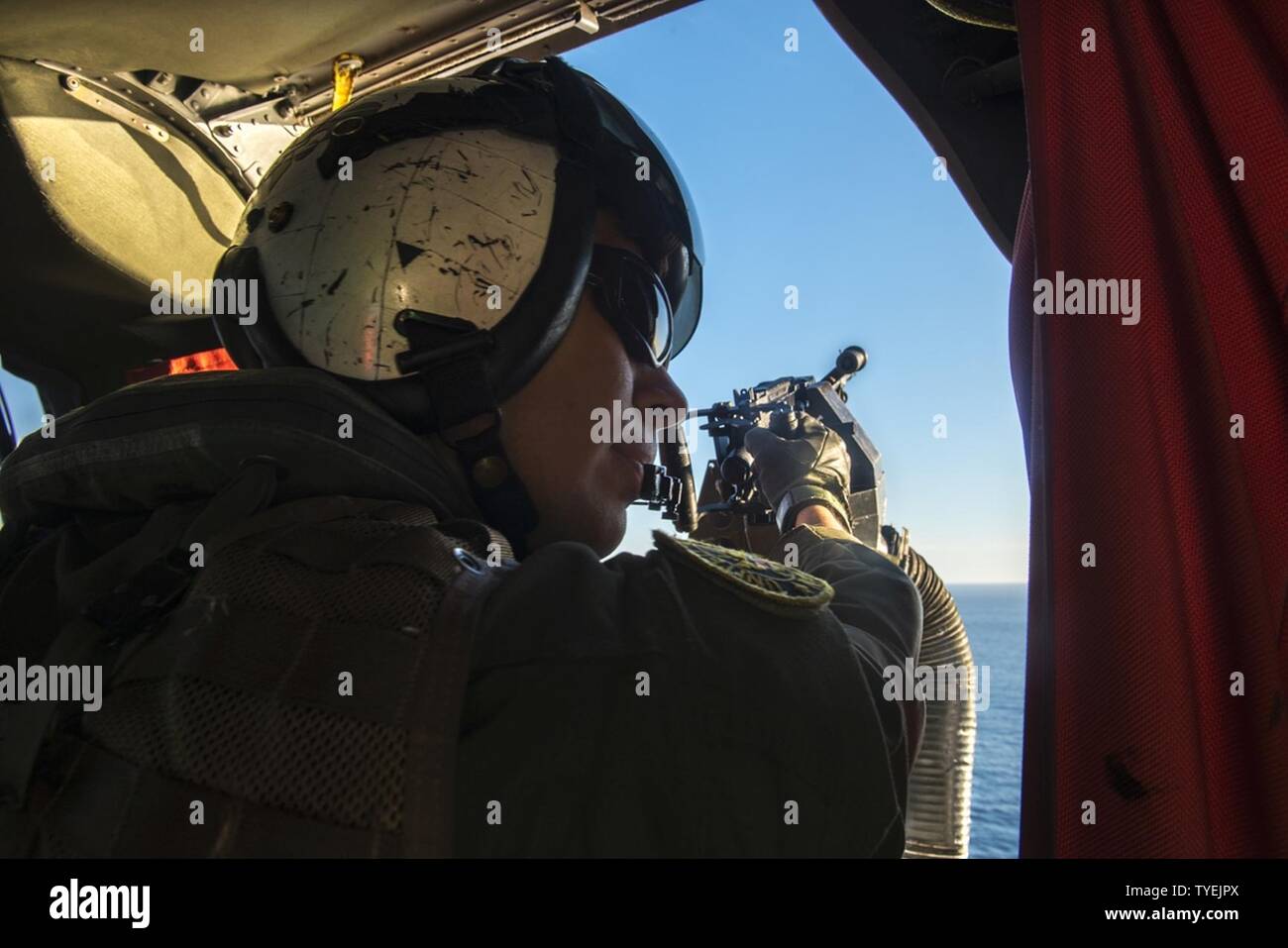 Quinta Flotta, sesta flotta, undicesimo MEU, 2016, Bahrein, BHR, CG 57, CG-57, combattere la fotocamera, COMCAM, ddg 80, DDG 92, distribuzione distruttore, DQ503, Elberg, ENDURANCE CANOTTIERE, EOD, Expeditionary, le attività della flotta Sasebo, ponte di volo, le operazioni di volo, quarti di volo, Grecia, Homecoming, Homeport, HSC 21, Giappone, JEB Little Creek, JS Hyuga 181, appassionato di spada 2017, Kitsap County, LHD 6, LHD6, Biblioteca, LPD 17, MAKIN ISLAND, Marine Corps reclutare Depot, Marine Corps reclutare deposito a San Diego, Momsen, NASWI, Naval Air Station Whidbey Island, Base Navale Kitsap, marina, navy kids, NECC, PTM, norfolk, NSE, pacifico, FOTO E Foto Stock