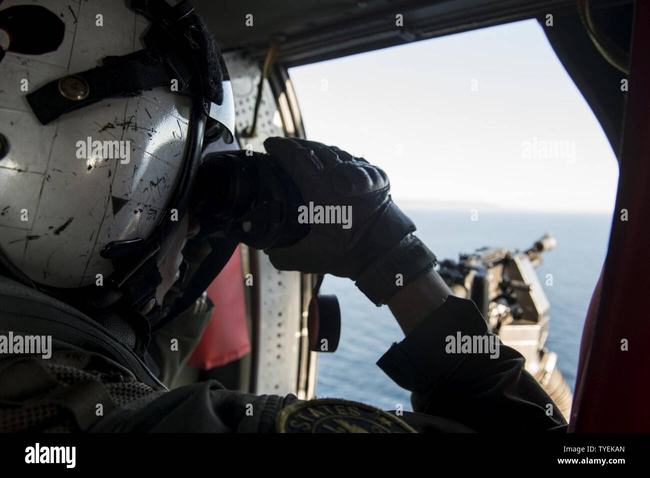 Quinta Flotta, sesta flotta, undicesimo MEU, 2016, Bahrein, BHR, CG 57, CG-57, combattere la fotocamera, COMCAM, ddg 80, DDG 92, distribuzione distruttore, DQ503, Elberg, ENDURANCE CANOTTIERE, EOD, Expeditionary, le attività della flotta Sasebo, ponte di volo, le operazioni di volo, quarti di volo, Grecia, Homecoming, Homeport, HSC 21, Giappone, JEB Little Creek, JS Hyuga 181, appassionato di spada 2017, Kitsap County, LHD 6, LHD6, Biblioteca, LPD 17, MAKIN ISLAND, Marine Corps reclutare Depot, Marine Corps reclutare deposito a San Diego, Momsen, NASWI, Naval Air Station Whidbey Island, Base Navale Kitsap, marina, navy kids, NECC, PTM, norfolk, NSE, pacifico, FOTO E Foto Stock