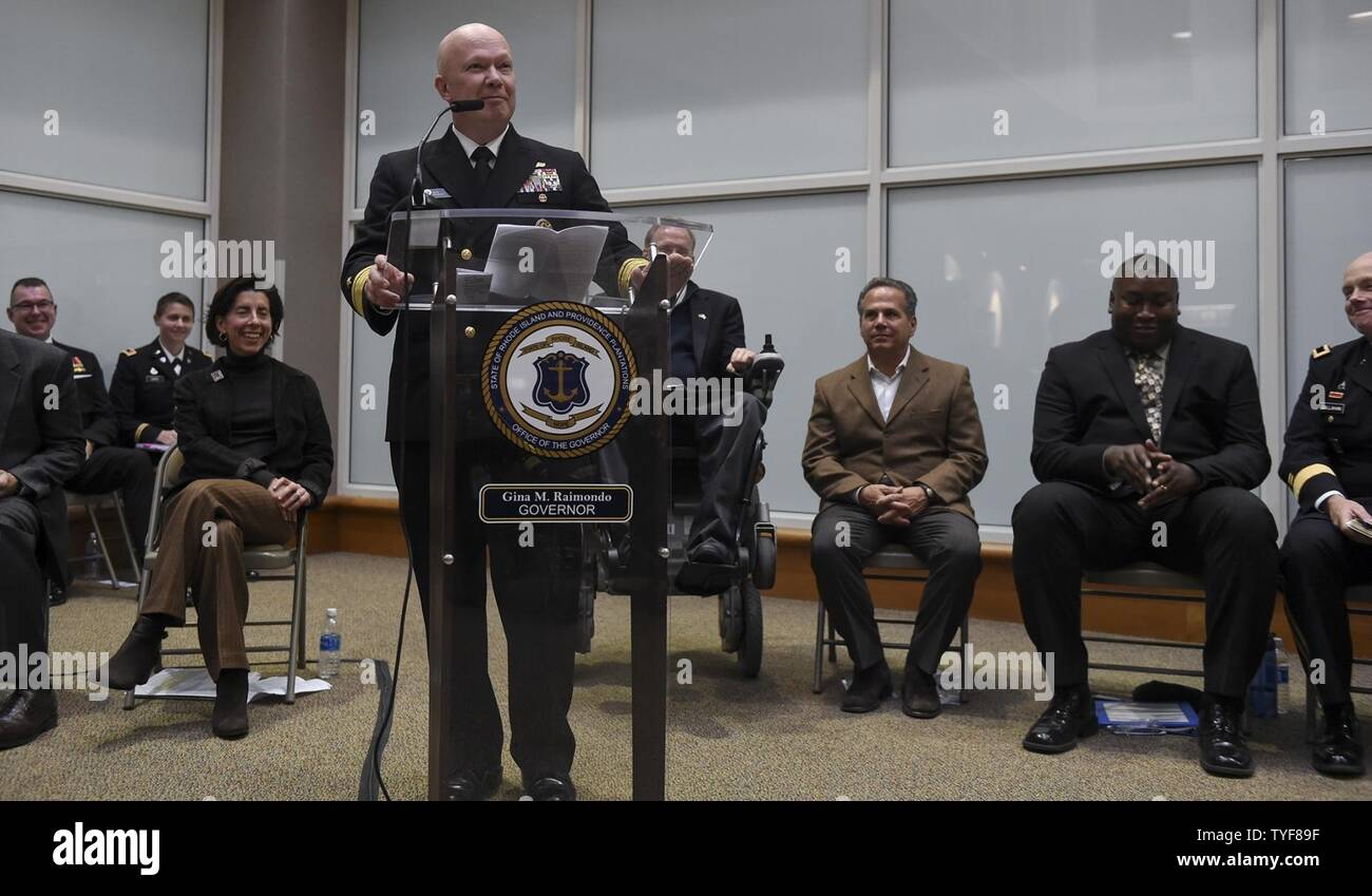 R.I. (Nov. 5, 2016) posteriori Adm. Jeffrey A. Harley, presidente, U.S. Naval War College, fornisce osservazioni durante una cerimonia per onorare i militari Usa veterani in Rhode Island Dipartimento di Istruzione edificio. "È un onore essere qui oggi. Salutiamo i veterani che hanno fatto il loro lavoro senza il riconoscimento, i veterani che hanno onorato il loro paese ma non sono riusciti a fare i libri di storia, veterani che non potranno mai avere una strada, edificio nave chiamato dopo di loro," ha detto Harley. La cerimonia è stata seguita da una processione da veterani che hanno camminato dal dipartimento dell'istruzione edificio di Waterplace Park per TH Foto Stock