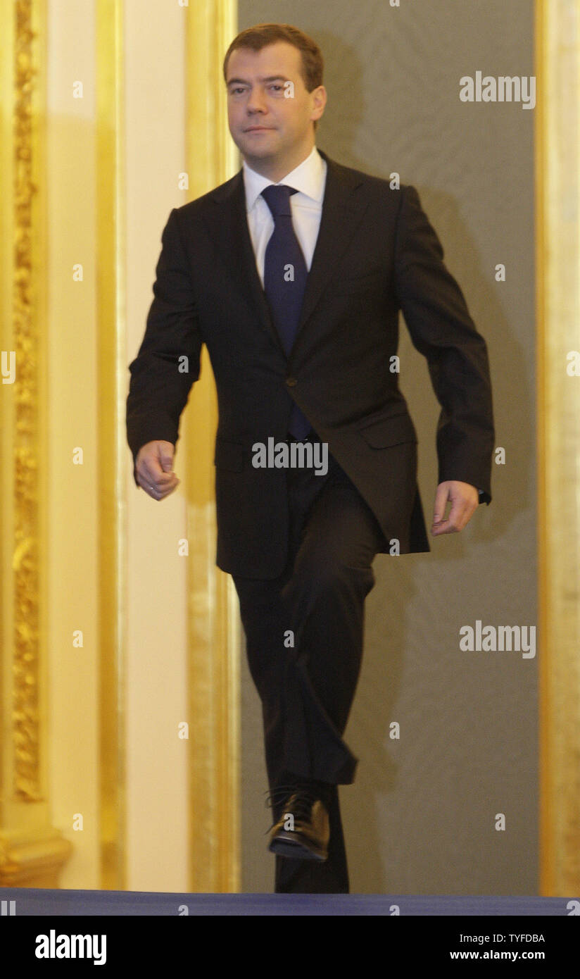 Il Presidente russo Dmitry Medvedev arriva in una conferenza stampa dopo la riunione internazionale sul Parlamento la crisi del gas a Mosca il 17 gennaio 2009. La conferenza presso il Cremlino non è riuscita a portare un accordo per ripristinare le forniture di gas naturale russo attraverso l'Ucraina. (UPI foto/Anatoli Zhdanov) Foto Stock