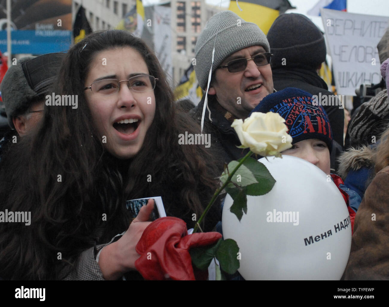 Migliaia di fedeli per una manifestazione dell opposizione a Mosca il 24 dicembre 2011. UPI Foto Stock