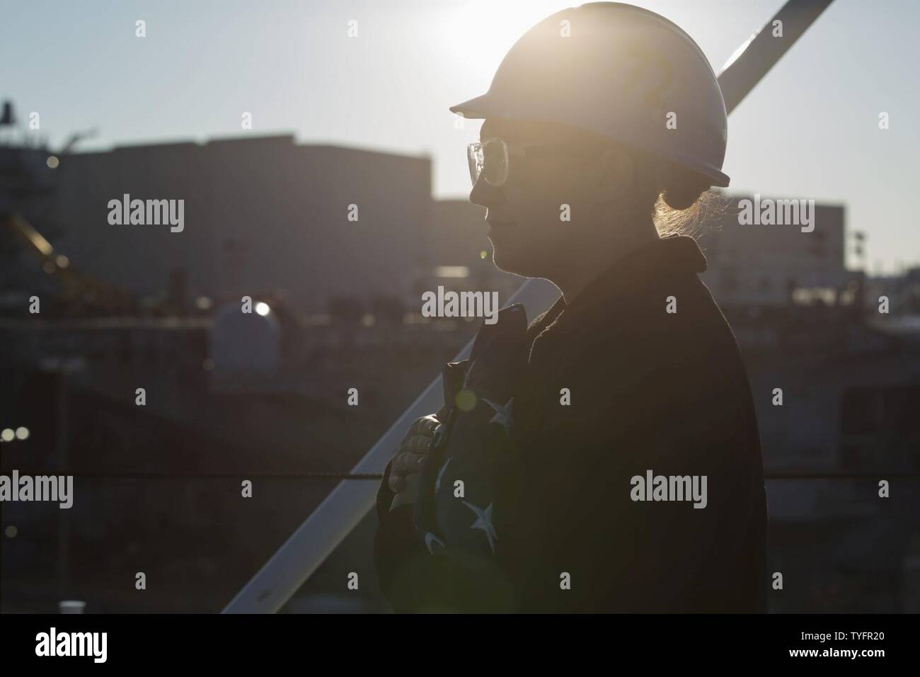 Quinta Flotta, sesta flotta, undicesimo MEU, 2016, Bahrein, BHR, CG 57, CG-57, combattere la fotocamera, COMCAM, ddg 80, DDG 92, distribuzione distruttore, DQ503, Elberg, ENDURANCE CANOTTIERE, EOD, Expeditionary, le attività della flotta Sasebo, ponte di volo, le operazioni di volo, quarti di volo, Grecia, Homecoming, Homeport, HSC 21, Giappone, JEB Little Creek, JS Hyuga 181, appassionato di spada 2017, Kitsap County, LHD 6, LHD6, Biblioteca, LPD 17, MAKIN ISLAND, Marine Corps reclutare Depot, Marine Corps reclutare deposito a San Diego, Momsen, NASWI, Naval Air Station Whidbey Island, Base Navale Kitsap, marina, navy kids, NECC, PTM, norfolk, NSE, pacifico, FOTO E Foto Stock