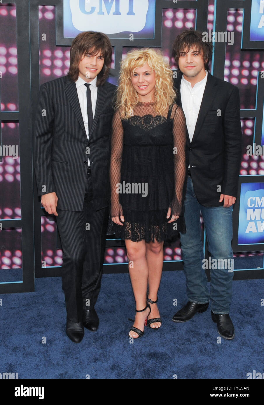 (L a R) Neil Perry, Kimberly Perry, e Reid Perr della Band Perry arrivare alla Country Music Television Awards a Nashville, nel Tennessee il 9 giugno 2010. UPI/Alexis C. Glenn Foto Stock