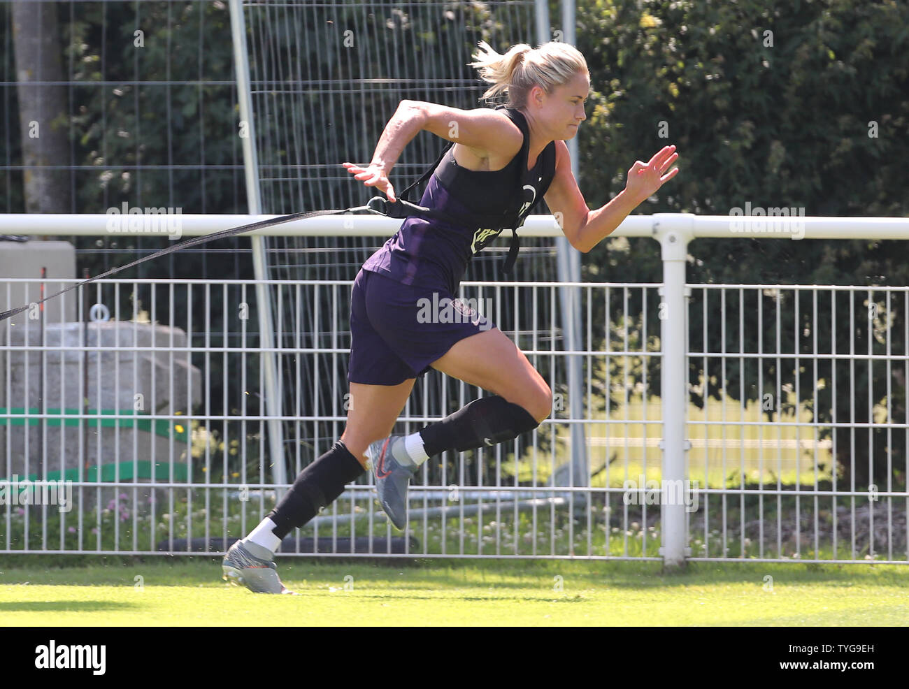 L'Inghilterra del Steph Houghton durante la sessione di formazione a Stade Parc des Loisirs, Le Havre, Francia. Foto Stock