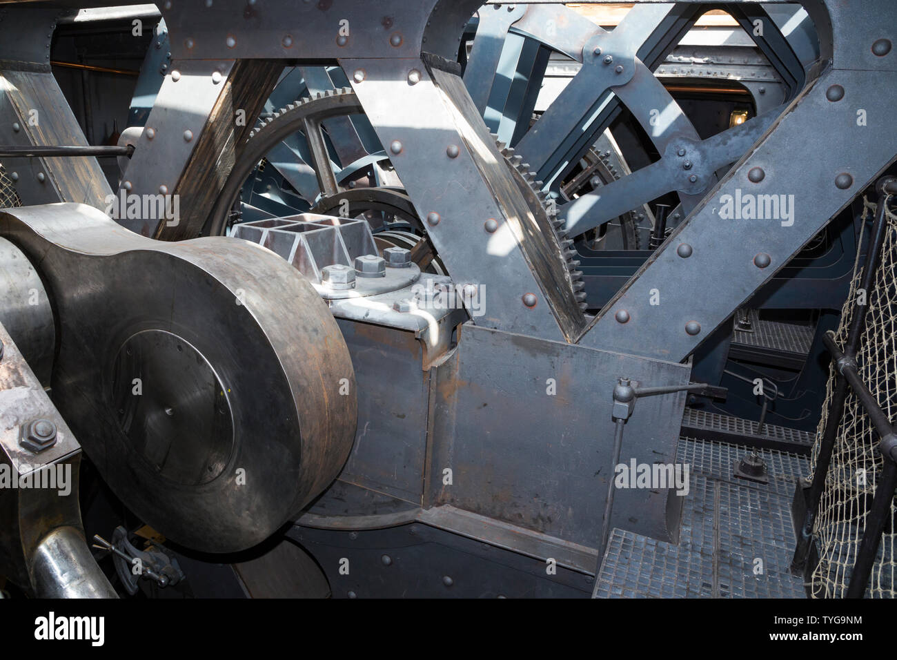 Motore ricreato e disposizione di ruote dentate, catene di ingranaggi e cilindri motore la SS Gran Bretagna, la nave da ferro a vapore di Brunel in darry dock a Bristol, Regno Unito. (109) Foto Stock