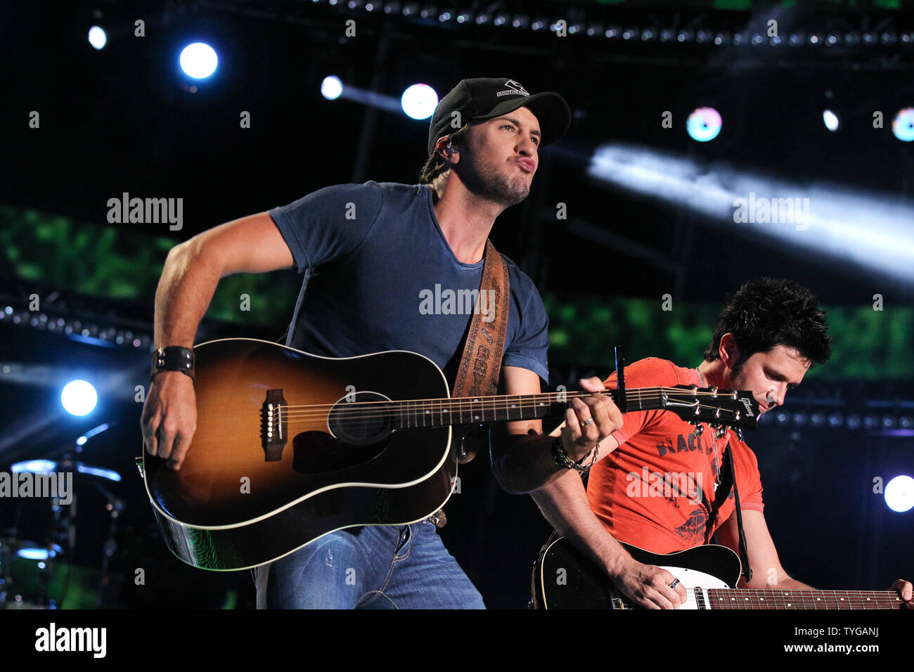 Luke Bryan esegue presso la Country Music Association (CMA) Music Festival di Nashville il 9 giugno 2012. UPI/Terry Wyatt Foto Stock