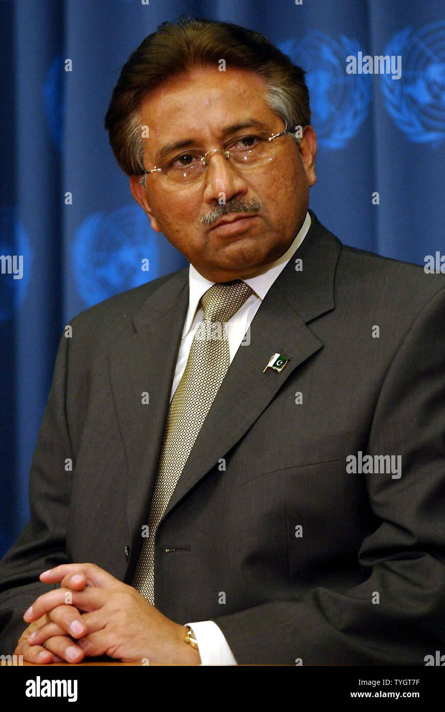 Pervez Musharraf, Presidente del Pakistan in chat con il supporto alle Nazioni Unite il 7 settembre 23, 2004. (UPI foto/Ezio Petersen) Foto Stock