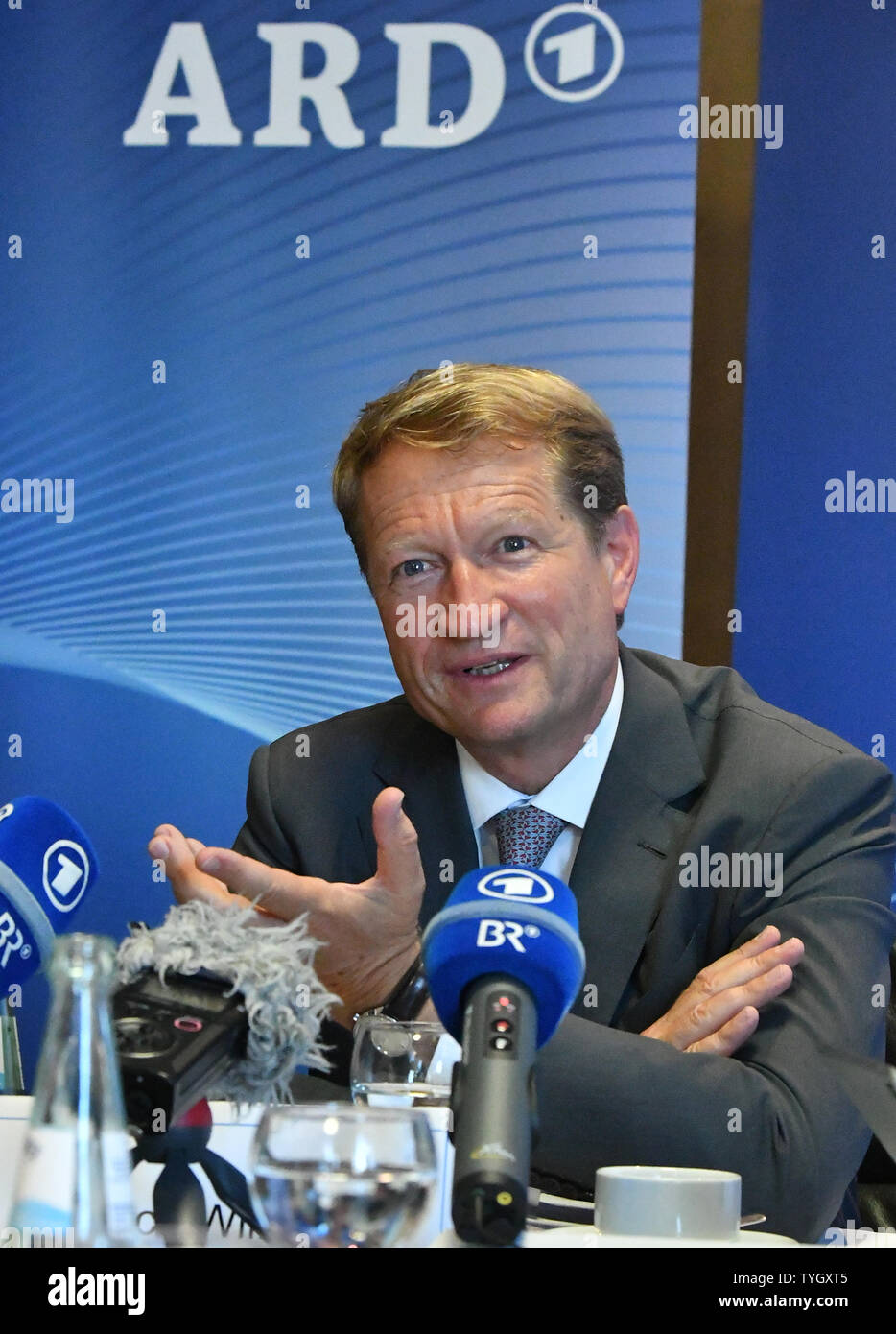 Berlino, Germania. Il 26 giugno, 2019. Ulrich Wilhelm, ARD Presidente e Direttore Generale BR, interverranno alla conferenza stampa dopo la riunione dei direttori ARD nella capitale ARD Studio. Credito: Bernd Settnik/dpa-Zentralbild/dpa/Alamy Live News Foto Stock