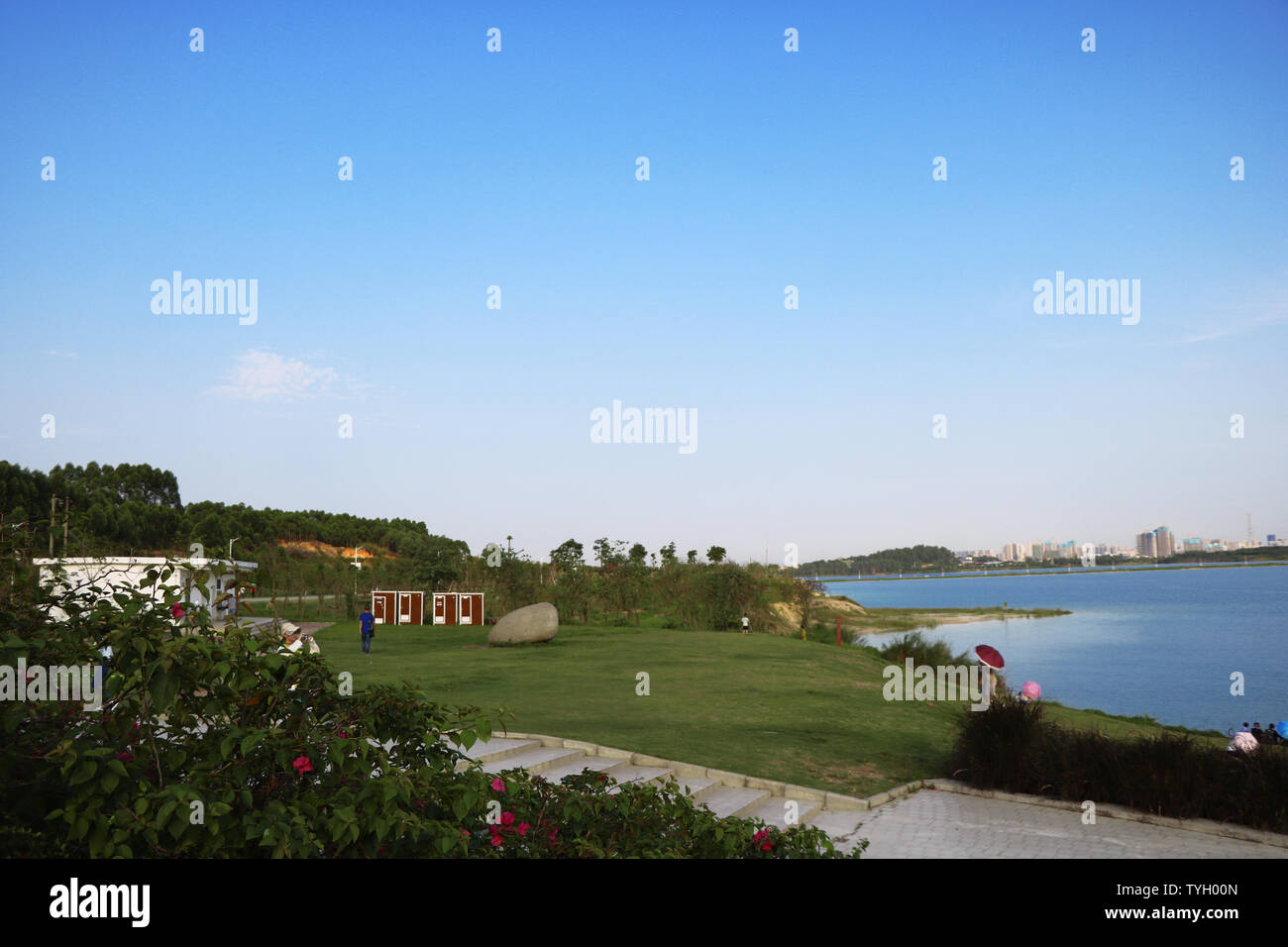 Maoming miniera a cielo aperto il parco ecologico buon cuore Lago Foto Stock