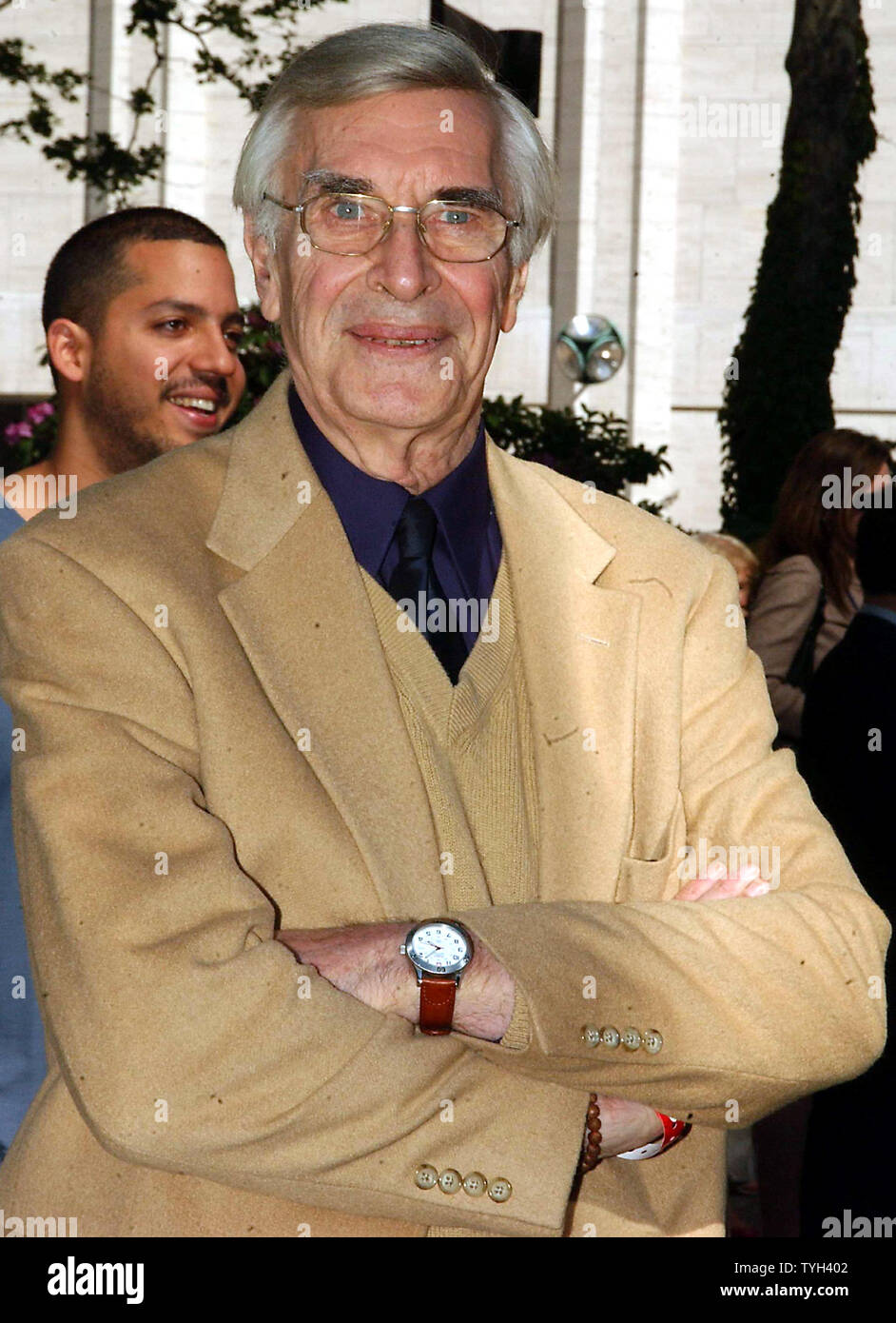 Attore Martin Landau membro del cast della serie tv 'Prova' assiste il 2005 tv ABC Upfronts tenutasi il 17 maggio 2005 presso la New York del Lincoln Center. (UPI foto/Ezio Petersen) Foto Stock