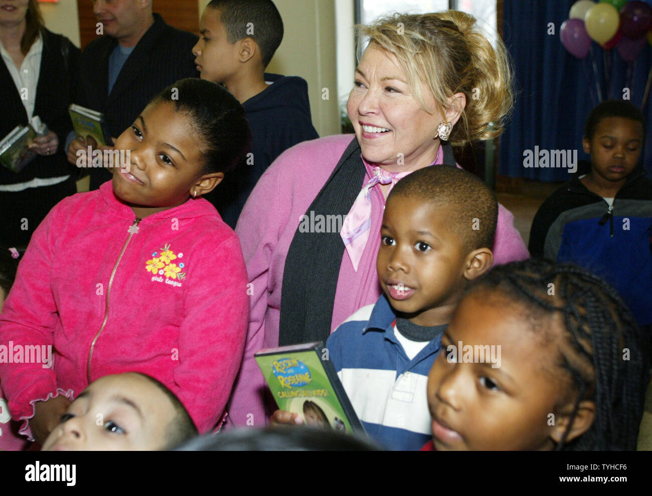 Roseanne Barr si unisce il prossimo bambini possono guardare il suo nuovo DVD per bambini. Durante uno screening privato presso il North General Hospital il 6 febbraio 2006 nella città di New York. Il DVD musicali, intitolato 'Rockin' con Roseanne-Calling tutti i ragazzi", sarà rilasciato il prossimo 7 febbraio. (UPI foto/Monika Graff) Foto Stock