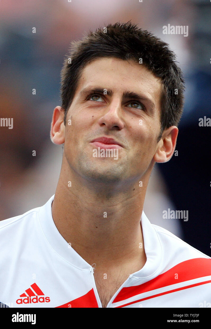 Novak Djokovic guarda e sorride dopo un lungo punto mentre la riproduzione NEGLI STATI UNITI Aprire finals contro Roger Federer sul giorno14 presso l'U.S. Aprire a New York City il 9 settembre 2007. (UPI foto/John Angelillo) Foto Stock