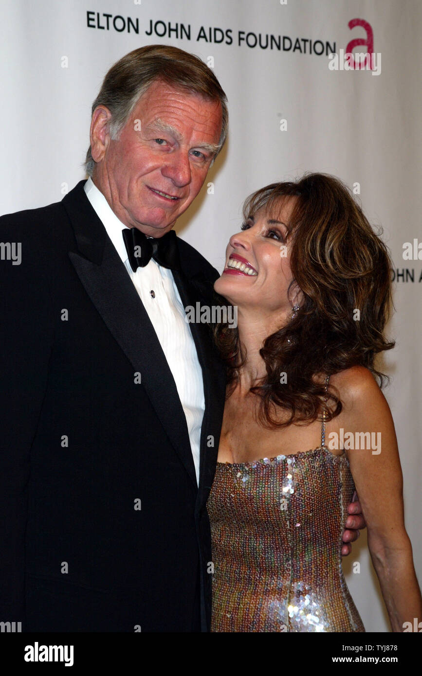 Susan Lucci e suo marito Helmut Huber arriva per il sesto vantaggio annuo per la Elton John AIDS Foundation al Waldorf Astoria Hotel di New York il 25 settembre 2007. (UPI foto/Laura Cavanaugh) Foto Stock