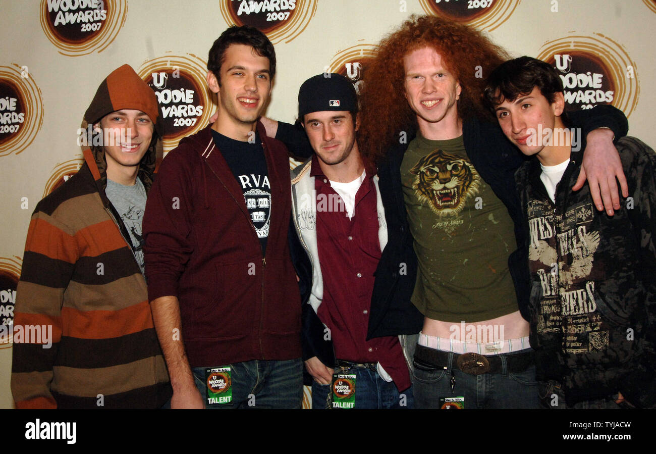 La band Show Me l'azione frequentare 2007 MTV U Woodie Awards che si è tenuto a New York City presso la sala da ballo di Roseland il 8 novembre 2007. (UPI foto/Ezio Petersen) Foto Stock