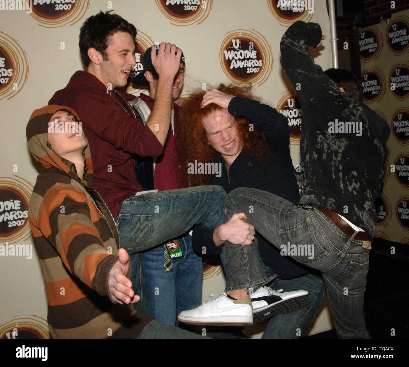 La band Show Me l'azione frequentare 2007 MTV U Woodie Awards che si è tenuto a New York City presso la sala da ballo di Roseland il 8 novembre 2007. (UPI foto/Ezio Petersen) Foto Stock