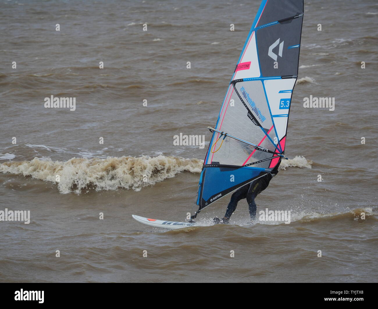Cattedrale sul mare, Kent, Regno Unito. Il 26 giugno, 2019. Regno Unito Meteo: un pomeriggio ventoso in Cattedrale sul mare, Kent. Credito: James Bell/Alamy Live News Foto Stock