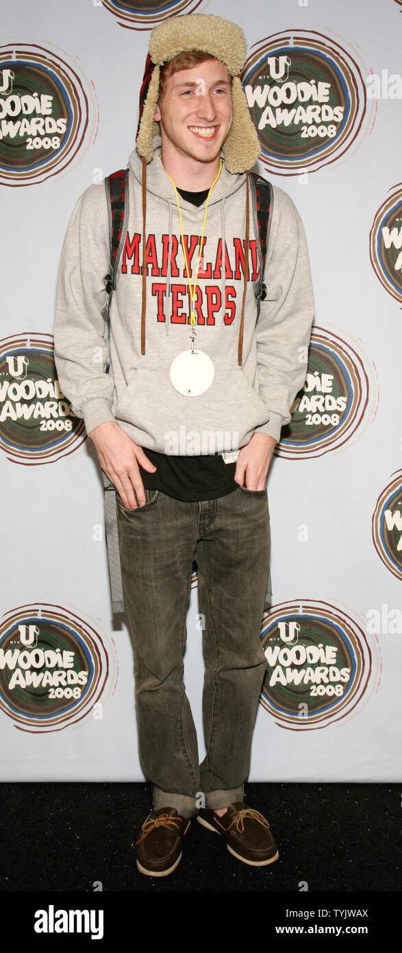 Artista Rap Asher Roth arriva in corrispondenza del mtvU Woodie 2008 Cerimonia di premiazione tenutasi presso la sala da ballo di Roseland su Novembre 12, 2008 a New York. I premi sono stati presentati al nuovo bande musicali che hanno votato come il migliore da parte del collegio degli ascoltatori. (UPI foto/Monika Graff) Foto Stock