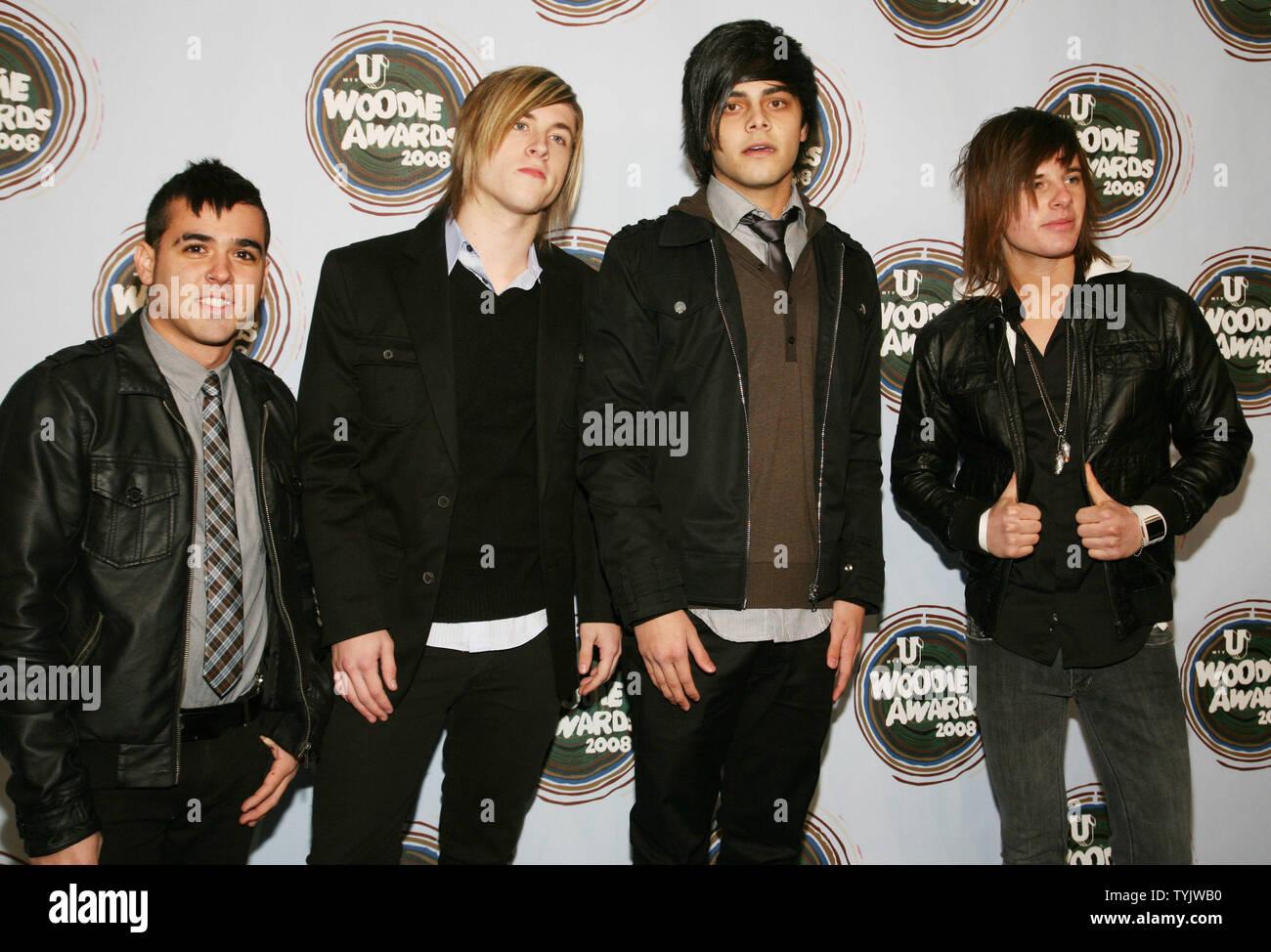 I membri della band ci per domani, vincitori delle ultime Woodie award, arrivare a mtvU 2008 Woodie cerimonia di premiazione tenutasi presso la sala da ballo di Roseland su Novembre 12, 2008 a New York. I premi sono stati presentati al nuovo bande musicali che hanno votato il migliore dal collegio degli ascoltatori. (UPI foto/Monika Graff) Foto Stock