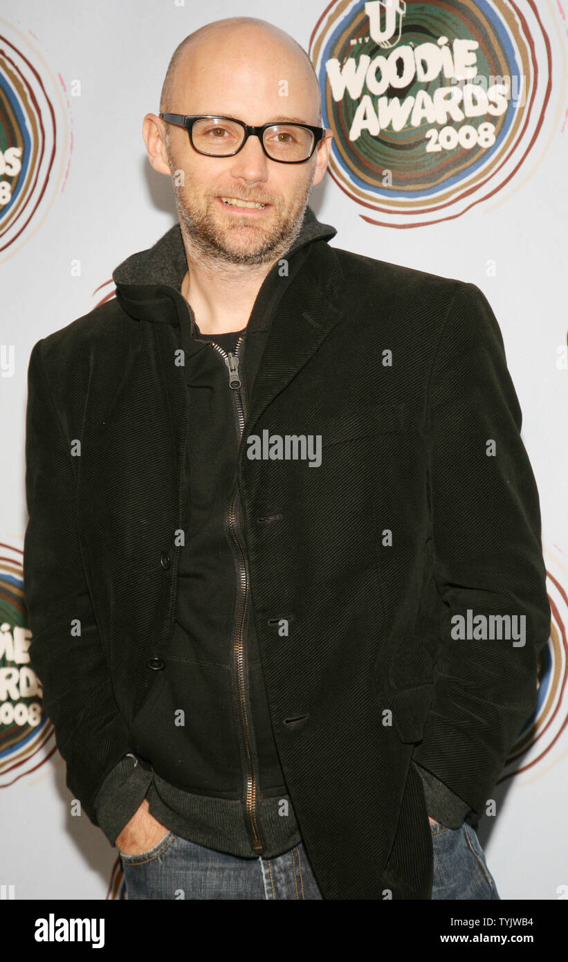 Electronica artista Moby arriva in corrispondenza del mtvU Woodie 2008 Cerimonia di premiazione tenutasi presso la sala da ballo di Roseland su Novembre 12, 2008 a New York. I premi sono stati presentati al nuovo bande musicali che hanno votato il migliore dal collegio degli ascoltatori. (UPI foto/Monika Graff) Foto Stock