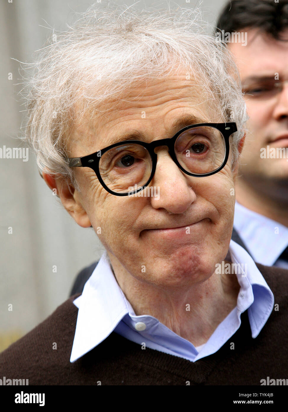 Direttore di film di Woody Allen lascia il Tribunale federale dopo aver raggiunto un accordo con la American Apparel per illegalmente utilizzando un'immagine da uno dei suoi film in annunci tramite affissioni su maggio 18, 2009 a New York. (UPI foto/Monika Graff) Foto Stock