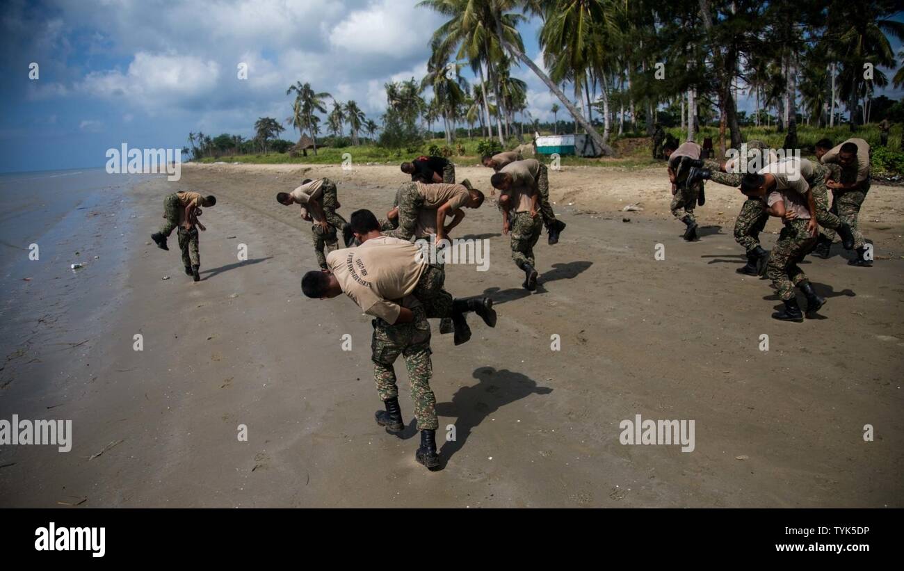 Quinta Flotta, sesta flotta, undicesimo MEU, 2016, Bahrein, BHR, CG 57, CG-57, combattere la fotocamera, COMCAM, ddg 80, DDG 92, distribuzione distruttore, DQ503, Elberg, ENDURANCE CANOTTIERE, EOD, Expeditionary, le attività della flotta Sasebo, ponte di volo, le operazioni di volo, quarti di volo, Grecia, Homecoming, Homeport, HSC 21, Giappone, JEB Little Creek, JS Hyuga 181, appassionato di spada 2017, Kitsap County, LHD 6, LHD6, Biblioteca, LPD 17, MAKIN ISLAND, Marine Corps reclutare Depot, Marine Corps reclutare deposito a San Diego, Momsen, NASWI, Naval Air Station Whidbey Island, Base Navale Kitsap, marina, navy kids, NECC, PTM, norfolk, NSE, pacifico, FOTO E Foto Stock