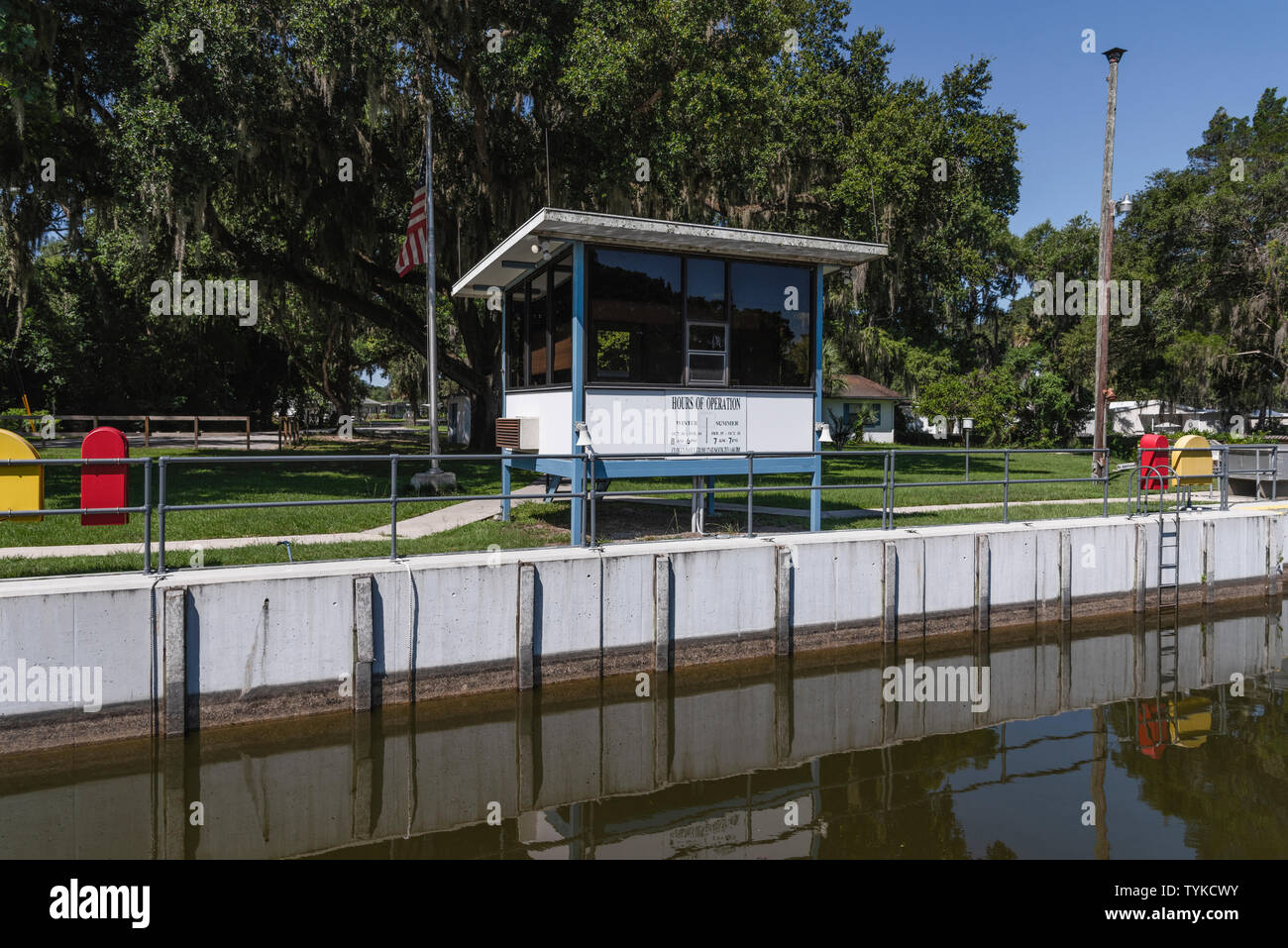 Burrell Blocco di navigazione e la diga situata sull'Haines Creek fiume in Leesburg, Florida USA Foto Stock