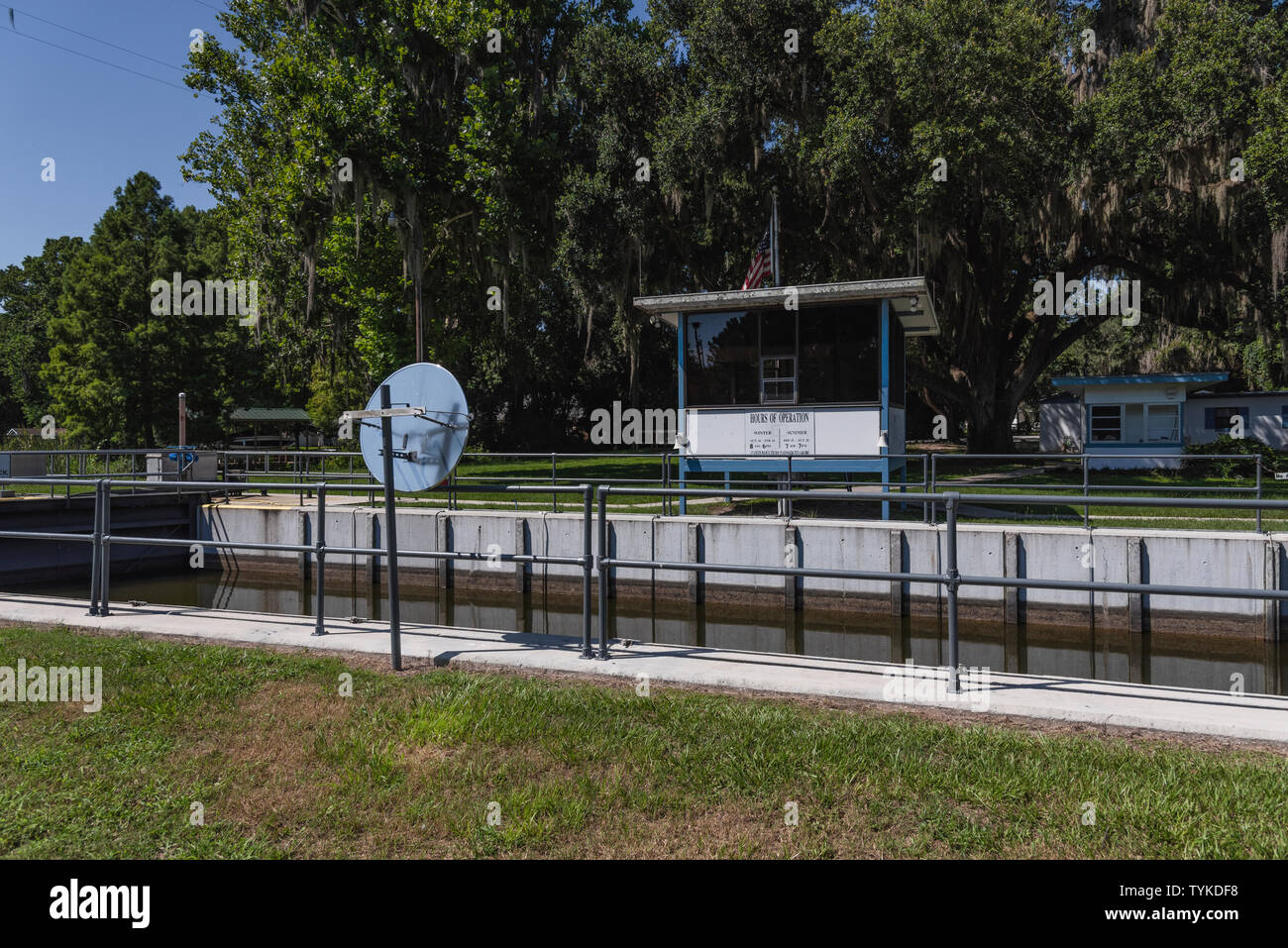 Burrell Blocco di navigazione e la diga situata sull'Haines Creek fiume in Leesburg, Florida USA Foto Stock