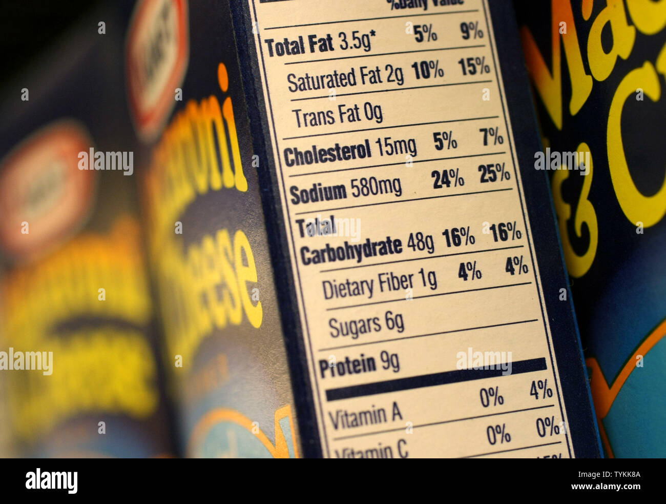 Una etichetta nutrizionale è visto su una scatola di maccheroni e formaggio in Westside mercato di New York il 11 gennaio 2010. Città del dipartimento della salute invita i fabbricanti di alimenti per abbassare la quantità di sale utilizzato nella loro alimenti indicante i rischi per la salute associati con una dieta ad alto contenuto di sodio. UPI/Monika Graff Foto Stock