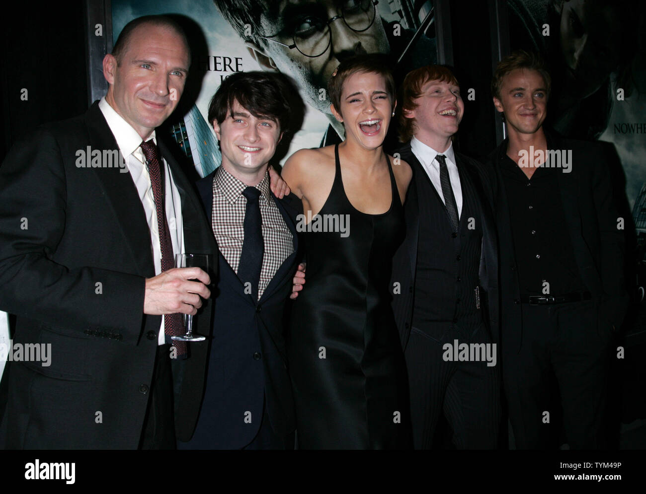 Ralph Fiennes, Daniel Radcliffe, Emma Watson, Rupert Grint e Tom Felton arriva per la prima assoluta di "Harry Potter ed il Deathly Hallows Parte I' a Alice Tully Hall presso il Lincoln Center di New York il 15 novembre 2010. UPI /Laura Cavanaugh Foto Stock