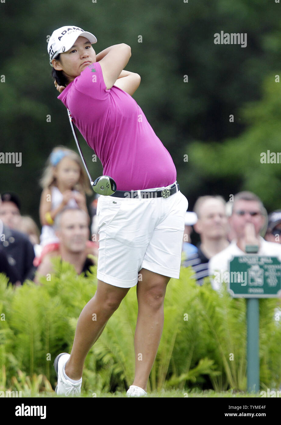 Yani Tseng di Taiwan hits dalla quarta casella con un raccordo a T nel round finale del Wegmans LPGA campionato al Locust Hill Country Club a Rochester, New York il 26 giugno 2011. UPI/John Angelillo Foto Stock