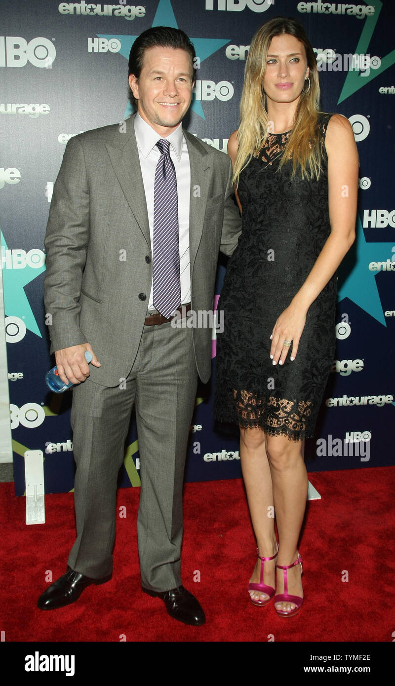 Mark Wahlberg e sua moglie Penelope arriva per il "entourage" premiere al Beacon theatre sulla luglio 19, 2011 a New York City. UPI /Monika Graff. Foto Stock