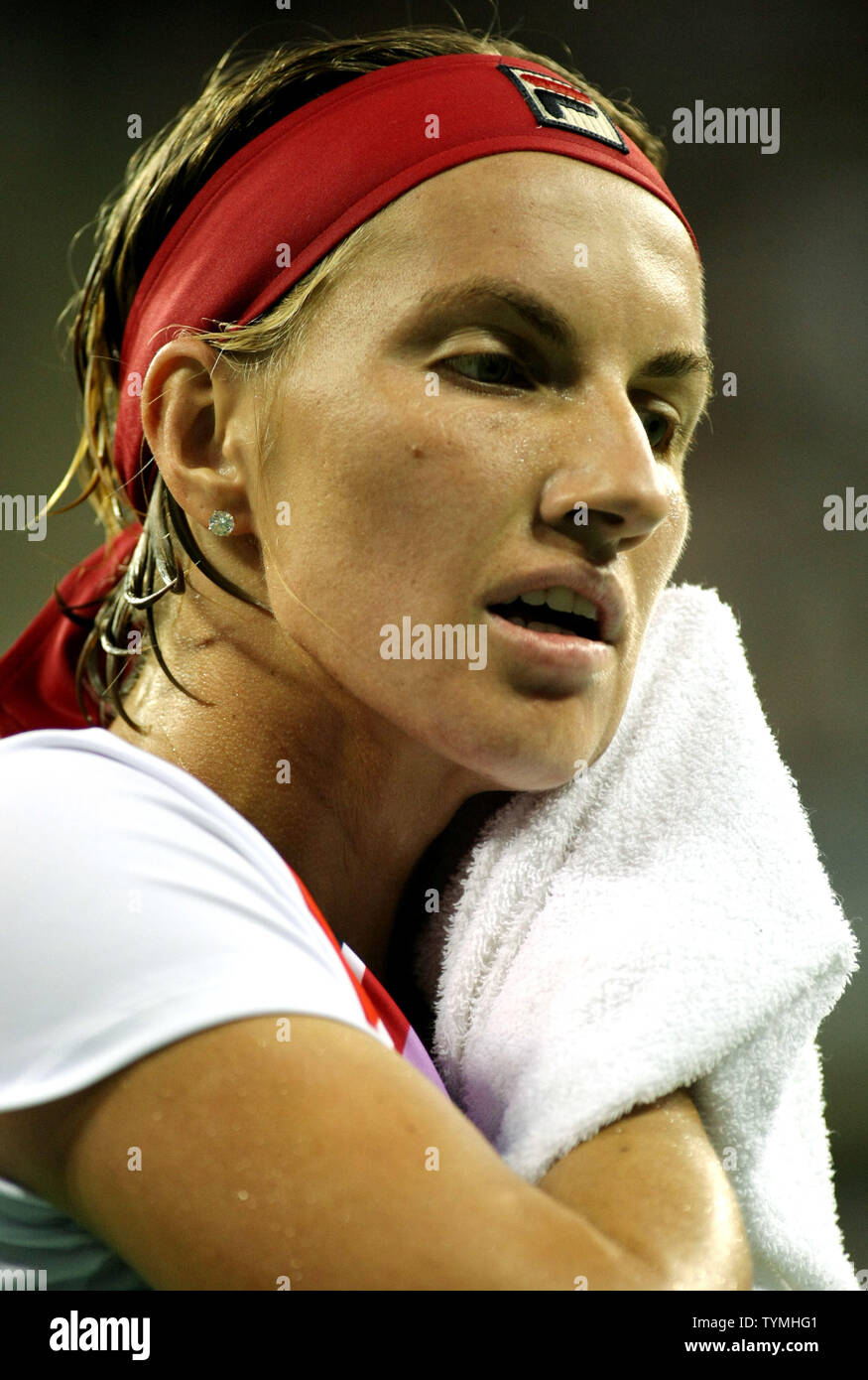 Svetlana Kuznetsova della Russia, quindicesimo seme, prende su Caroline Wozniack della Danimarca, il primo seme, nel quarto round azione presso la U.S. Aprire tenuto presso il National Tennis Center il 5 settembre 2011 a New York. UPI/Monika Graff Foto Stock