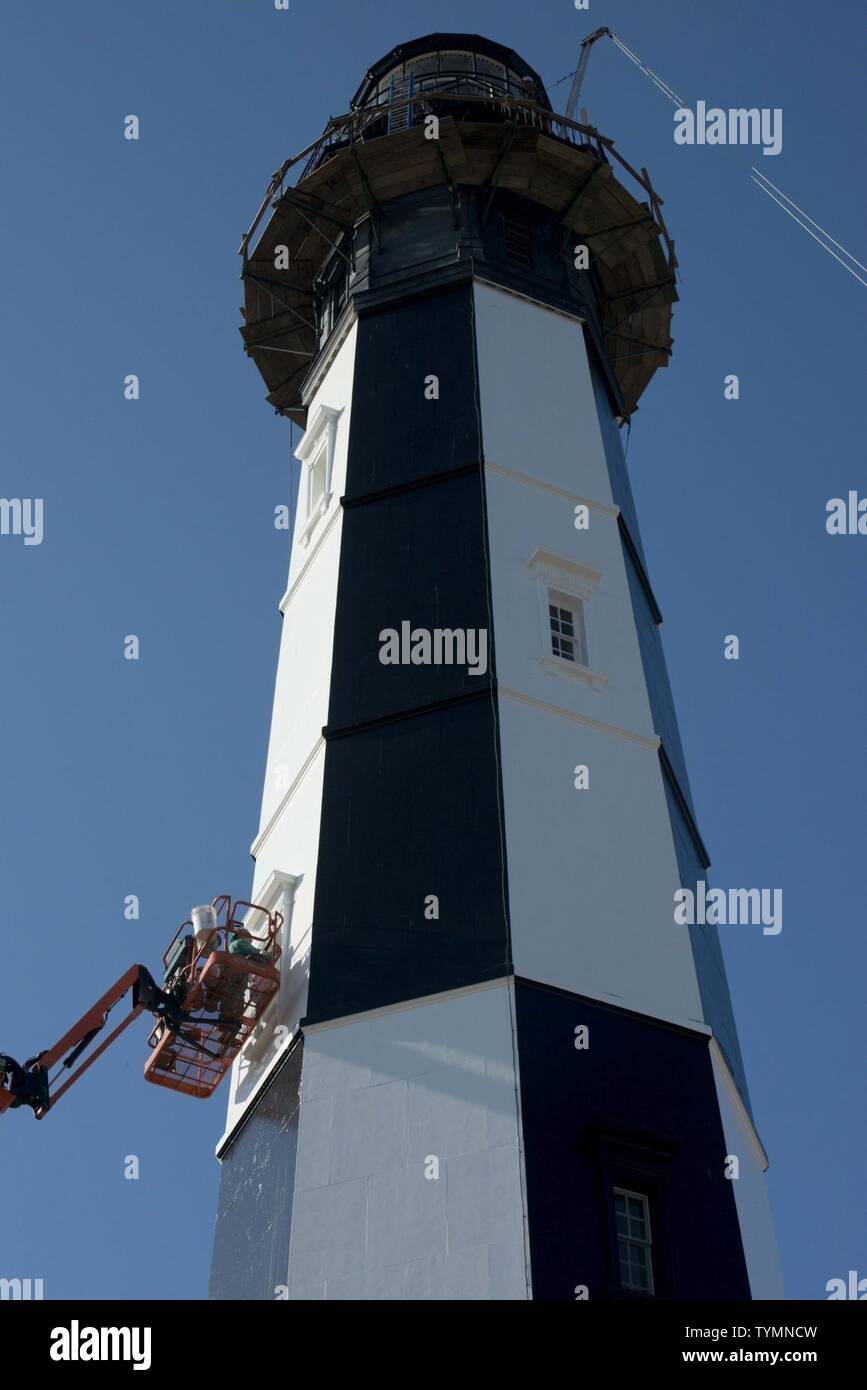 Il nuovo Capo Henry faro in Virginia Beach, Virginia, nov. 18, 2016. Il faro di lavoro di conservazione è prossimo al completamento. Foto Stock
