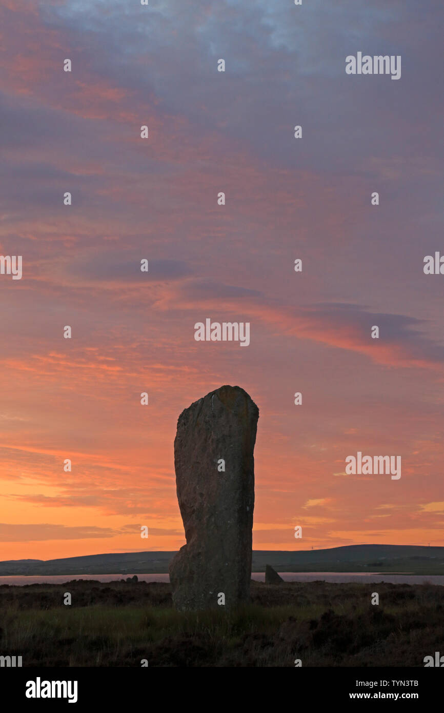 Anello di Brodgar al tramonto in estate di Orkney continentale Foto Stock