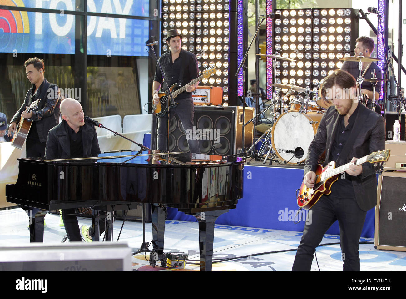 Isaac Slade e mischia eseguire sul NBC Today Show al Rockefeller Center di New York City il 13 agosto 2012. UPI/John Angelillo Foto Stock