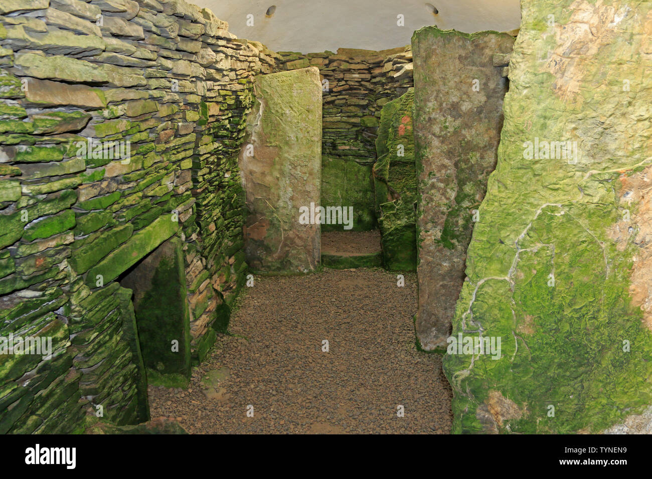 Vista dell'interno della Unstan Cairn Orkney continentale Foto Stock