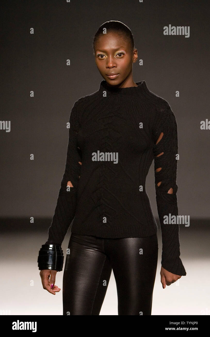 10-15 febbraio 2008, London Fashion Week, raccolta da Delphine Wilson, on/off presenta Foto Stock