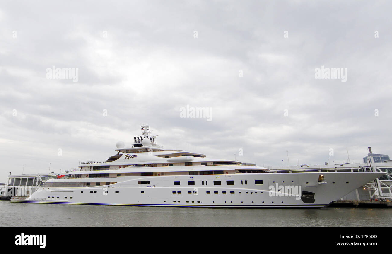 Il M/Y Topaz barca è ormeggiata nel fiume Hudson sul lato ovest di Manhattan a New York City il 22 aprile 2014. M/Y il topazio è un lussuoso yacht a motore costruito da Lurssen di Brema, Germania. Lo yacht di interni è stato progettato da Terence Disdale Design e l'esterno progettato da Tim Heywood. La barca è stata lanciata nel maggio 2012. UPI/John Angelillo Foto Stock