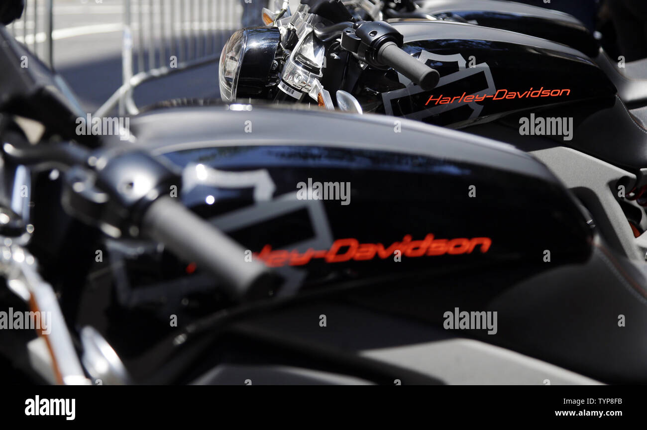 " Progetto LiveWire", il primo Harley-Davidson moto elettriche, sono in mostra presso il Concessionario Harley-Davidson nella città di New York il 23 giugno 2014. Harley-Davidson la scorsa settimana ha annunciato il tranquillo ma quick ciclomotore elettrico concetto soprannominato 'Progetto LiveWire" e sta facendo bene su una promessa che sarebbe offrire piloti regolari la possibilità di provare uno. Il progetto LiveWire tour prende il via martedì a New York. UPI/John Angelillo Foto Stock