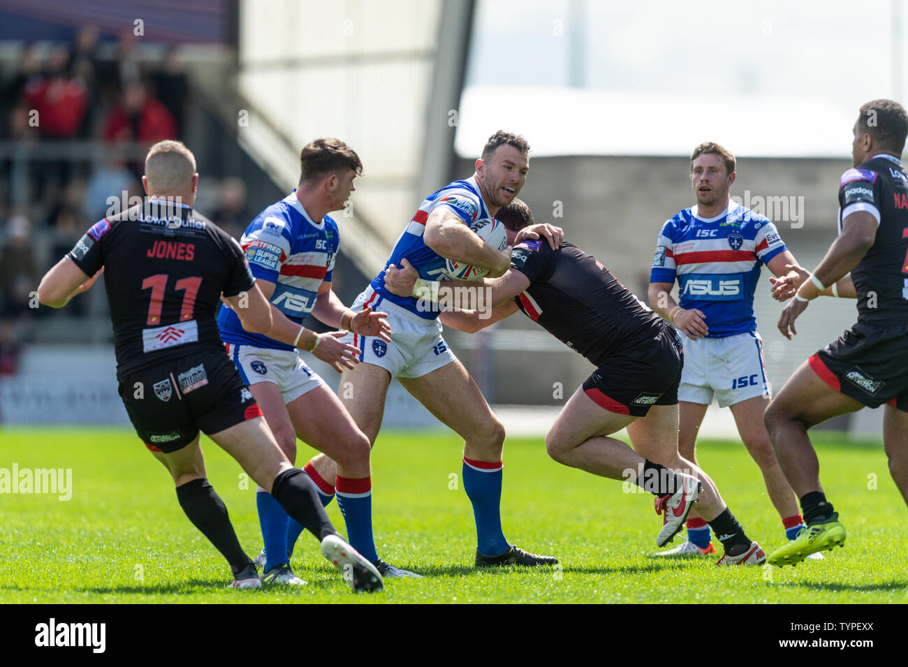 16 giugno 2019 , AJ Bell Stadium, Salford, Inghilterra; Betfred Super League, rotonda 18, Salford Red Devils vs Wakefield Trintiny ; Keegan Hurst di Wakefield Trinity è affrontato Credito: Richard Long/news immagini Foto Stock