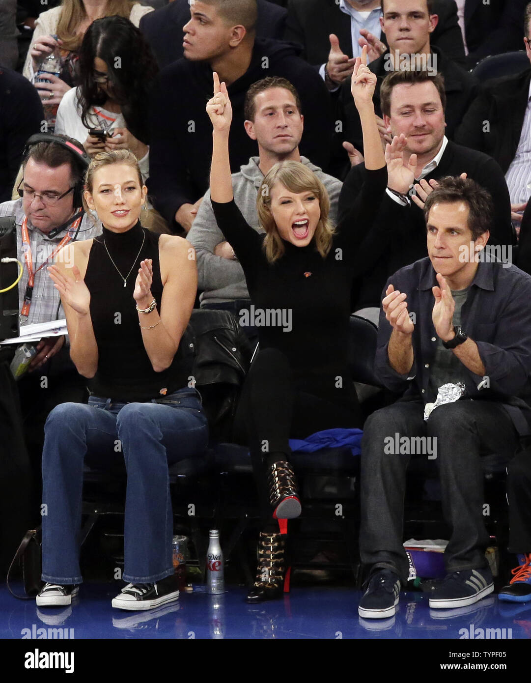 Karlie Kloss, Taylor Swift e Ben Stiller guarda New York Knicks gioca il  Chicago Bulls al Madison Square Garden di New York il 29 ottobre 2014.  UPI/John Angelillo Foto stock - Alamy