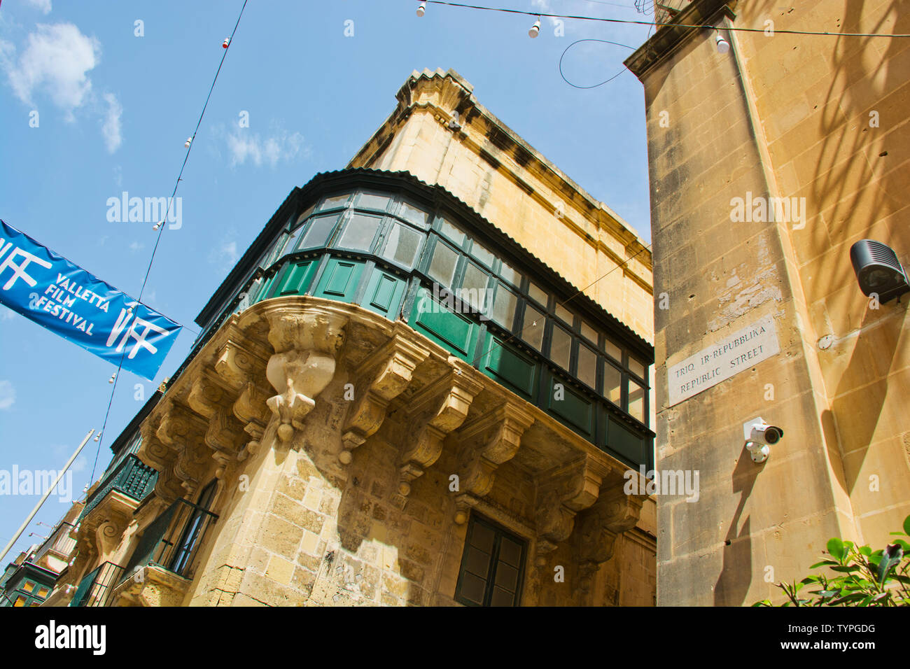 Bella elaborata architettura barocca edifici di La Valletta, la capitale di Malta centro città strade Foto Stock