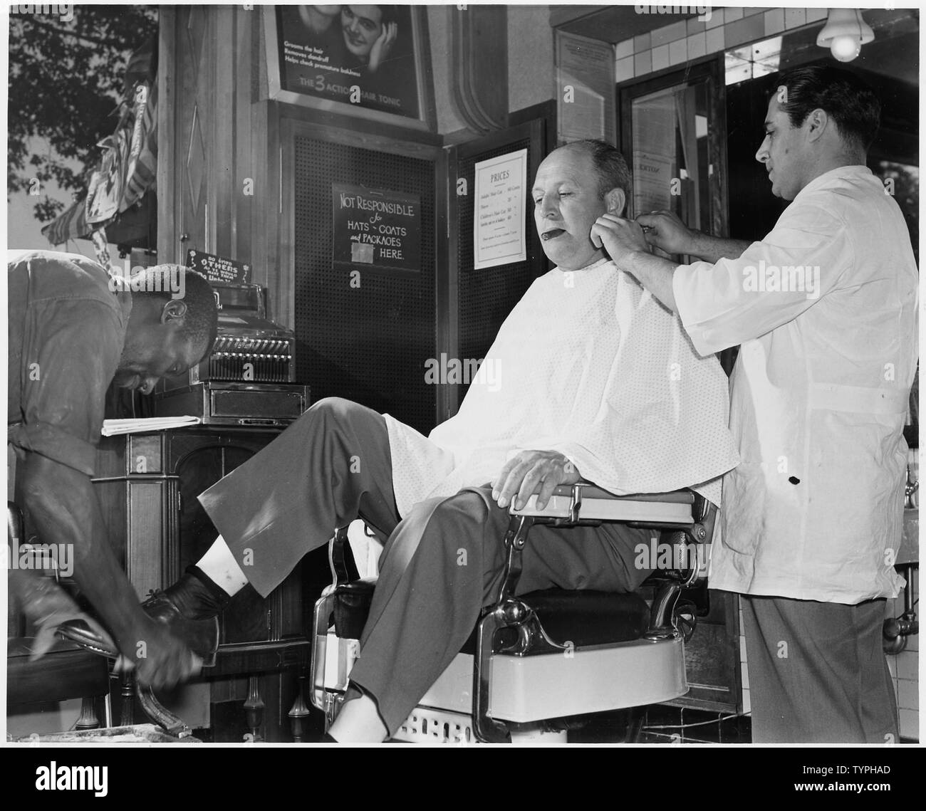 Quando Joe Smith va giù per il barbiere (dopo il 1 luglio) per un taglio di capelli, barba e lucentezza, solo il prezzo della lucentezza sarà controllata dalle OPS prezzo dell ordine di controllo. Foto Stock