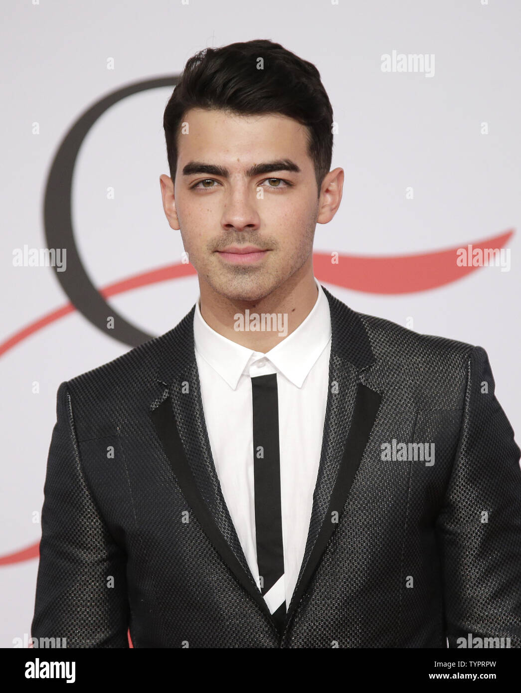 Che sta frequentando Joe Jonas 2014