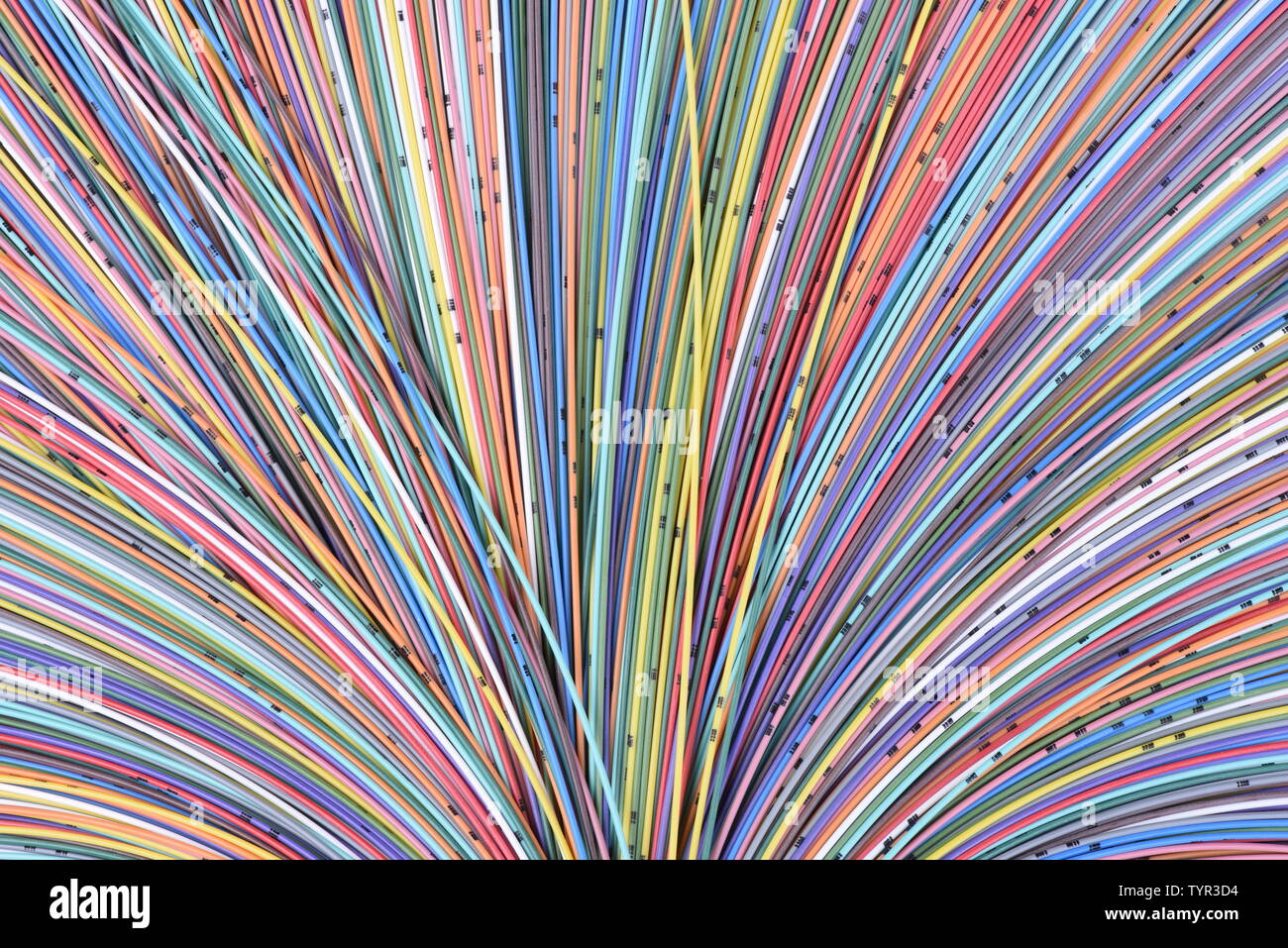 Pastello colorato linee di cavi di telecomunicazione per lo sfondo Foto Stock