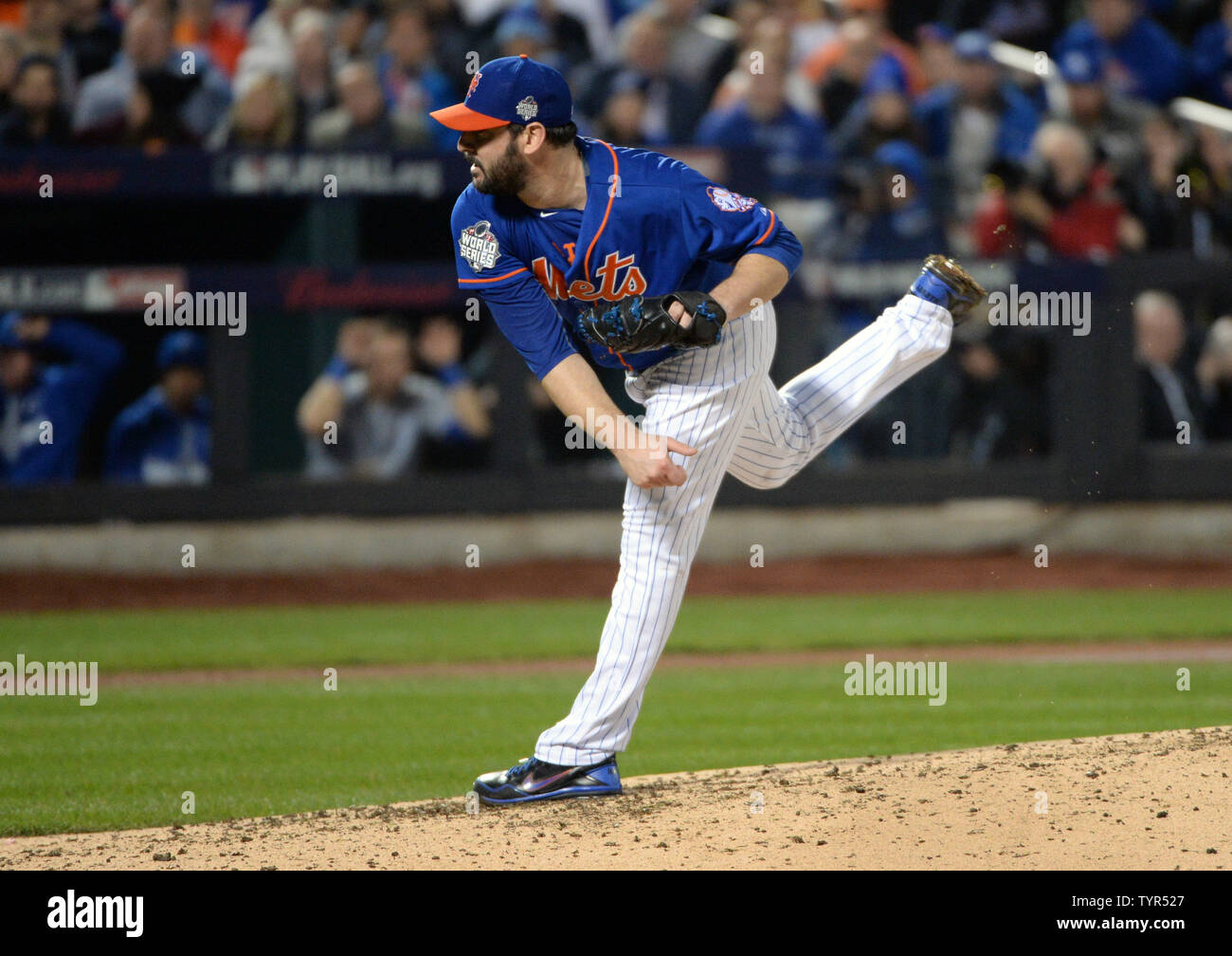 New York Mets a partire lanciatore Matt Harvey piazzole contro Kansas City Royals nell ottavo inning di gioco 5 della serie Mondiale al Citi Field di New York City il 1 novembre 2015. Foto di Pat Benic/UPI Foto Stock