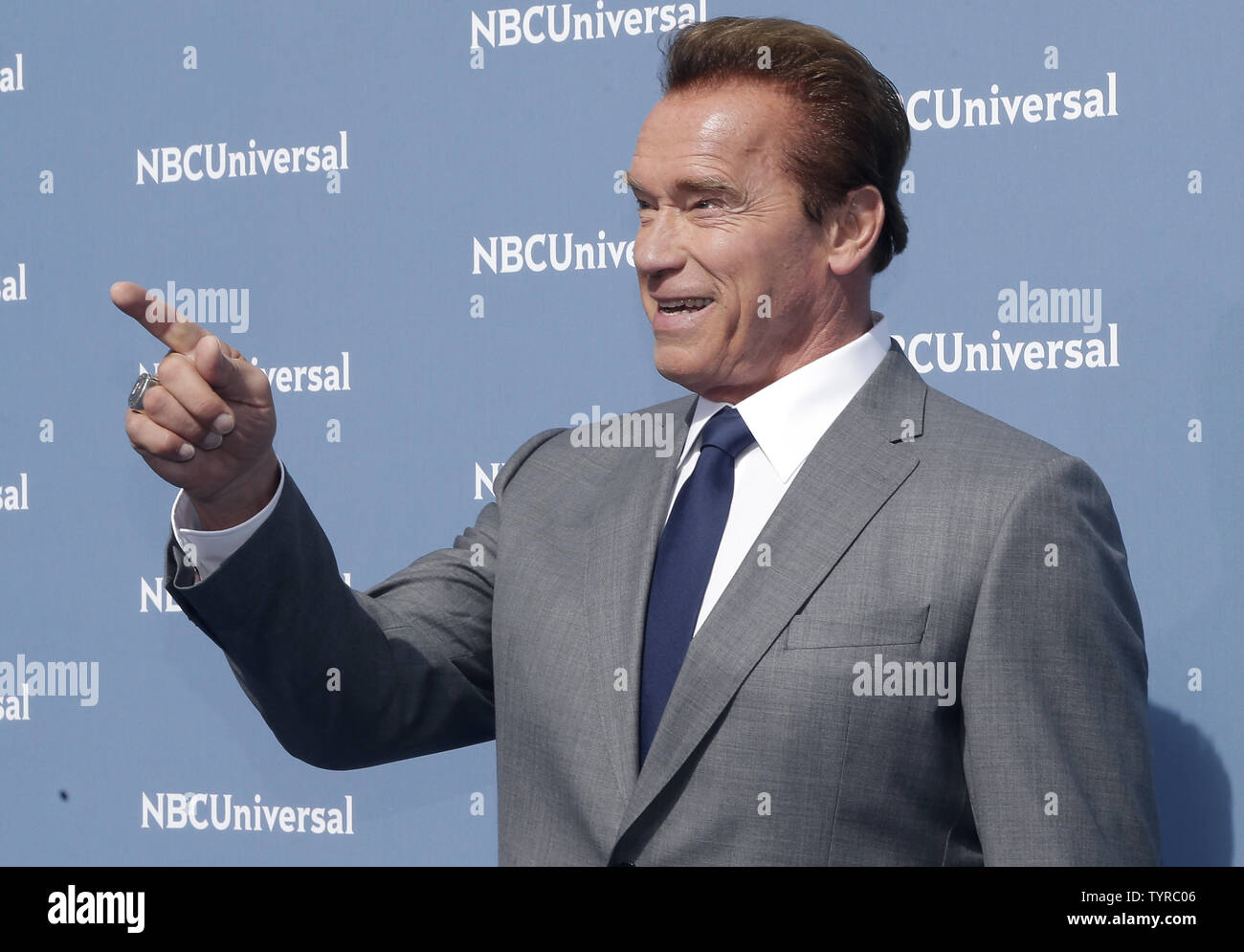 Arnold Schwarzenegger arriva sul tappeto la 2016 NBCUNIVERSAL in anticipo al Radio City Music Hall il 16 maggio 2016 in New York City. Foto di Giovanni Angelillo/UPI Foto Stock