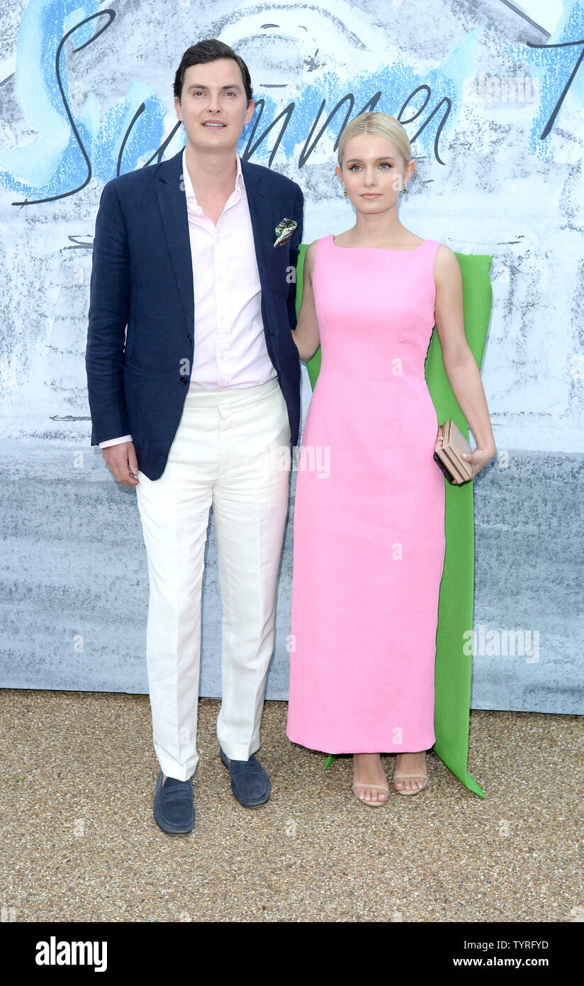 Foto deve essere accreditato ©Alpha premere 078237 25/06/2019 Ollie Coysh e Skylar Pinchal la festa estiva 2019 a serpentina gallerie Kensington Gardens a Londra Foto Stock