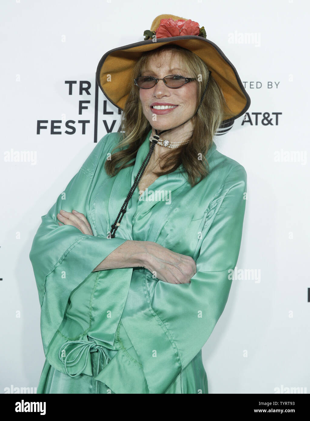 Carly Simon arriva sul tappeto rosso al "Clive Davis: la colonna sonora della nostra vita' Premiere al Radio City Music Hall di Aprile 19, 2017 in New York City. Foto di Giovanni Angelillo/UPI Foto Stock