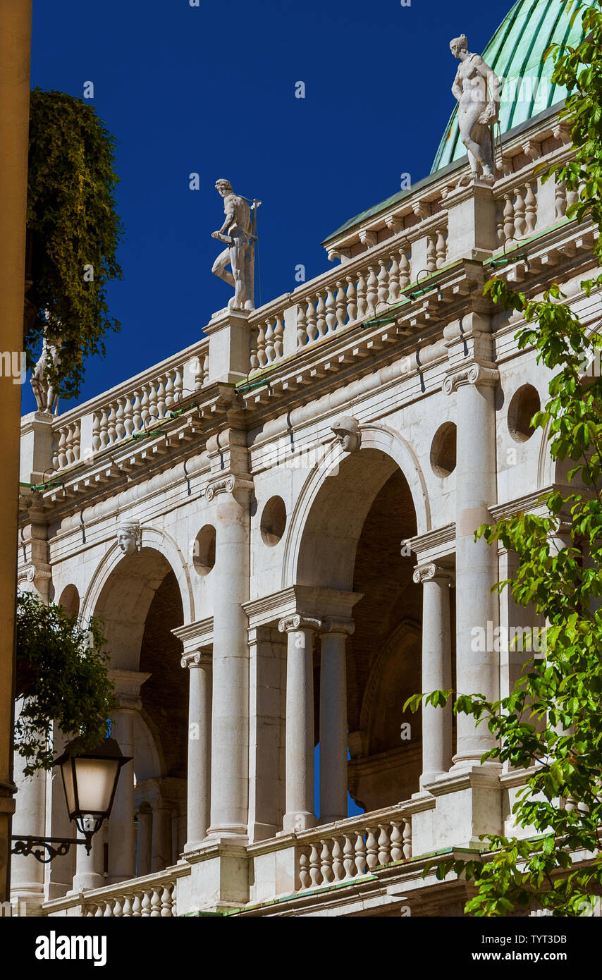 Splendida Basilica Palladiana archi in marmo (XVI-XVII secolo), progettato dal famoso architetto rinascimentale Andrea Palladio, nel centro storico di Vicenza Foto Stock